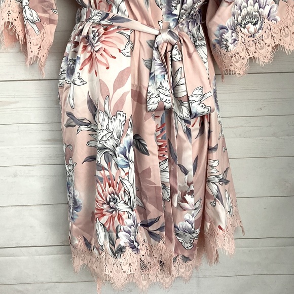 Le Rose Sz S/M Fringe Lace Trim Tie Front Floral Robe Pink Gray & Purple - Picture 5 of 8